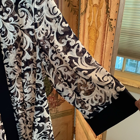 Draper’s & Damon’s 22W Sheer Open Front Topper Jacket Blue White Buroque Design - Picture 4 of 16